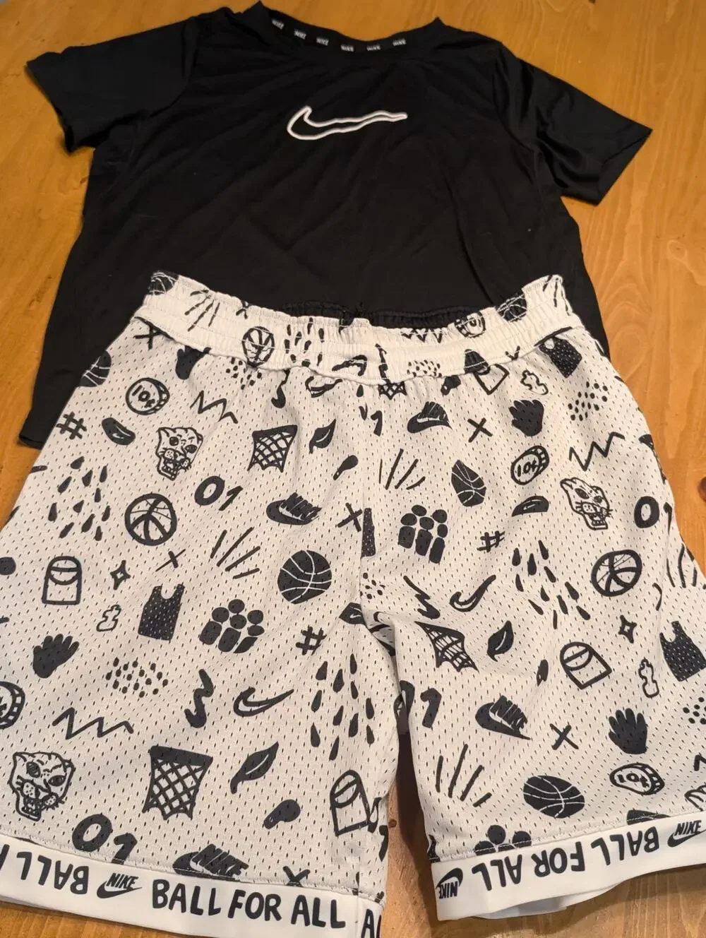 Nike 3 Piece Outfit, Unisex Reversible Basketball Shorts, (2) Dryfit Tees, Large